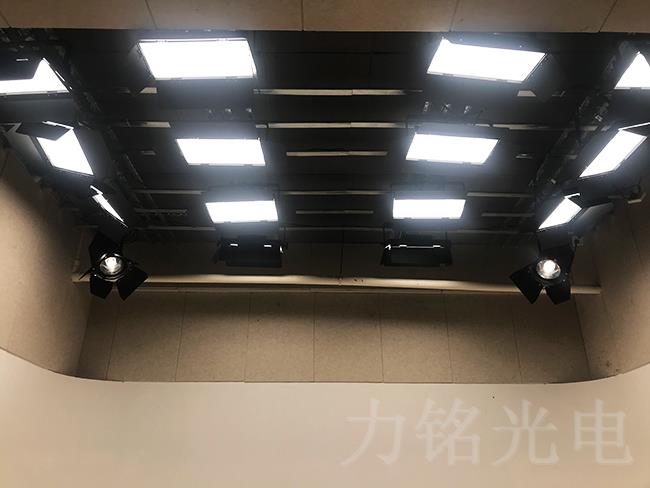 6 News Studios의 LED 소프트 패널 라이트의 장점