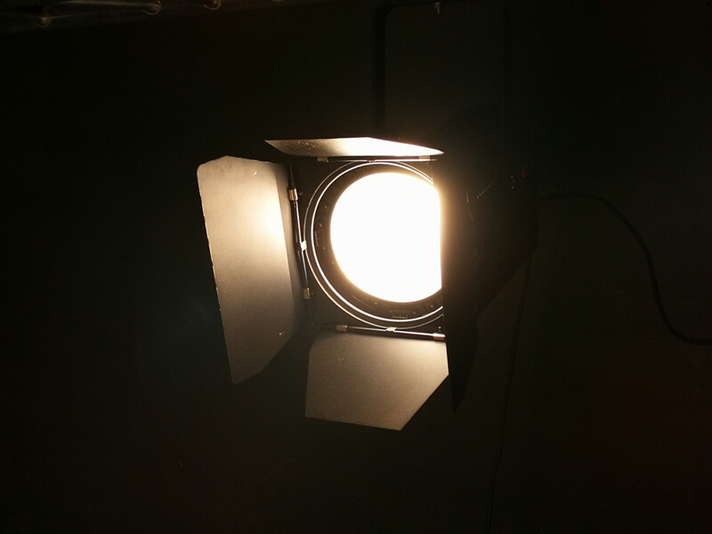 200W RGBW 4in1 LED 프레넬 스포트 라이트