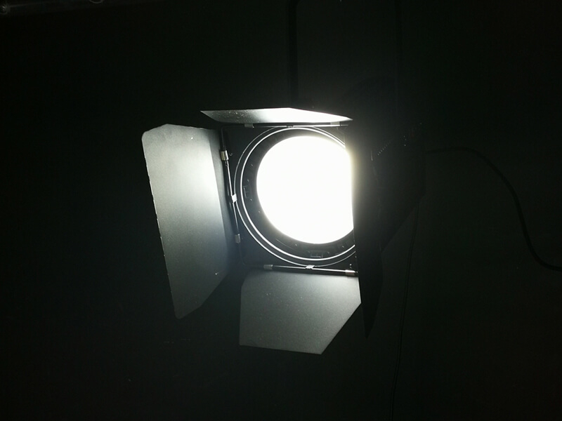 200W RGBW 4in1 LED 프레넬 스포트 라이트