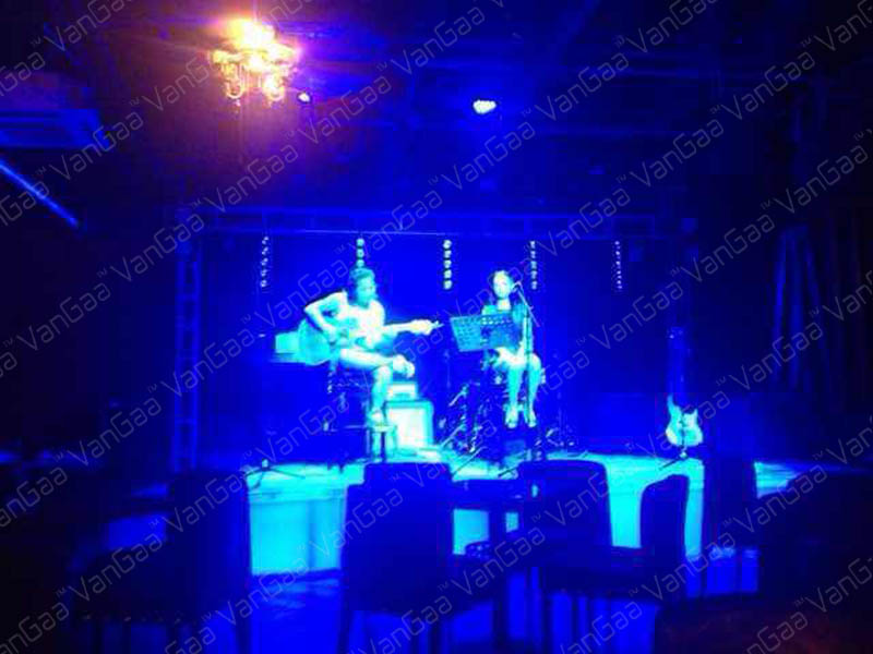 Vangaa의 픽셀 매트릭스 블라인더 라이트는 Xi'an의 Playbar에서 재판을 받았습니다.