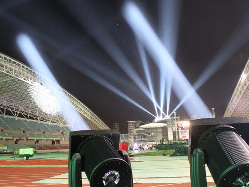 5000W Moving Head Searchlights가 미국의 국립 경기장 프로젝트에서 사용되었습니다.